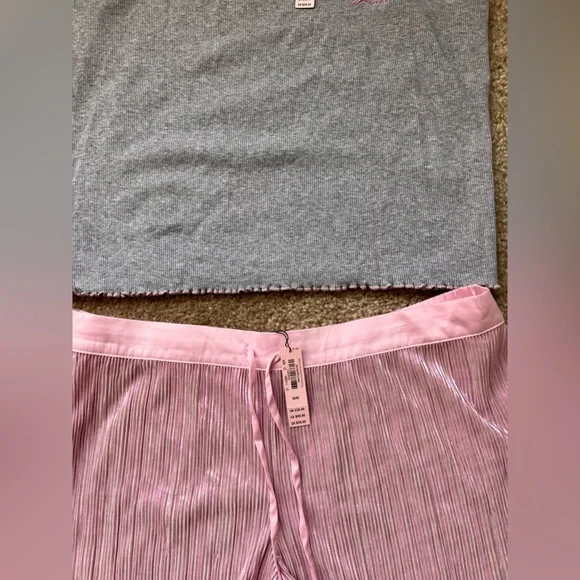 VS PJ Set - Picture 2 of 3